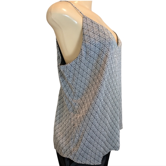 Express V-Neck Black White Geometric Dressy Fully Lined Tank Top Women's Large - Picture 8 of 16